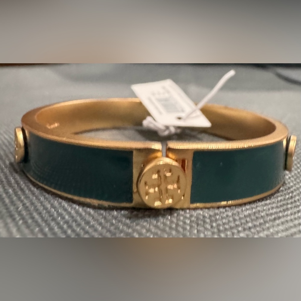 NWT Tory Burch Gold and Green Ceramic Logo Bracelet - Picture 1 of 4